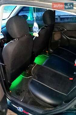 Седан Ford Focus 2004 в 