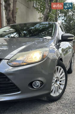 Хэтчбек Ford Focus 2012 в 