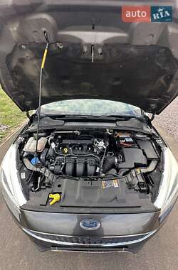 Седан Ford Focus 2015 в 