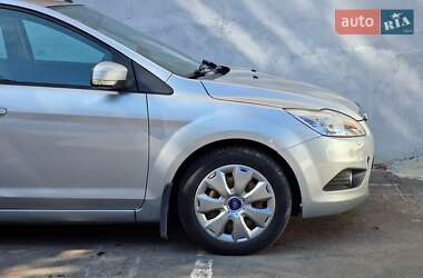 Хэтчбек Ford Focus 2010 в 