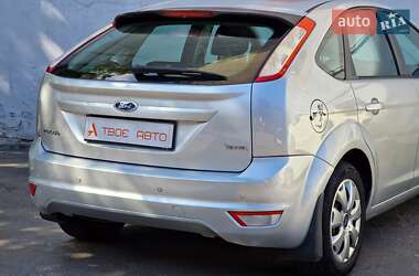 Хэтчбек Ford Focus 2010 в 