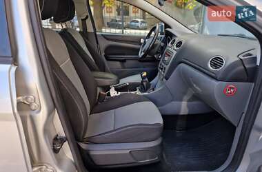 Хэтчбек Ford Focus 2010 в 