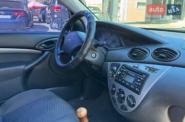 Хетчбек Ford Focus 2000 в 