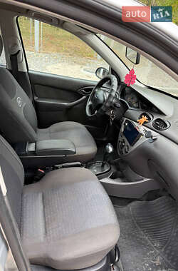Хэтчбек Ford Focus 2003 в 