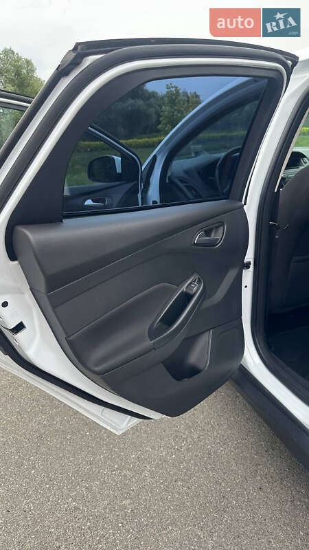 Седан Ford Focus 2017 в Киеве фото 7 Седан Ford Focus 2017 в Киеве