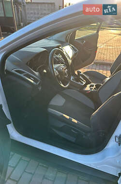 Хэтчбек Ford Focus 2013 в 