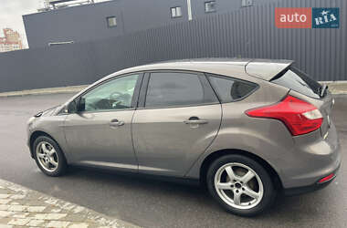 Хэтчбек Ford Focus 2011 в 