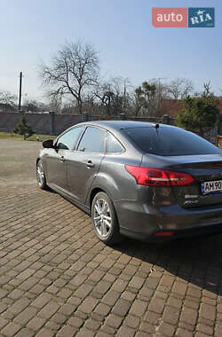 Седан Ford Focus 2015 в 