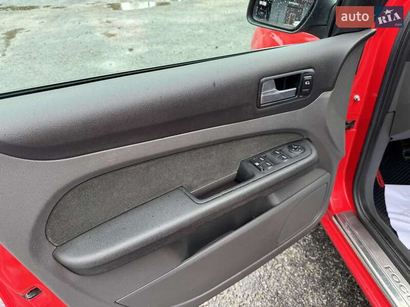 Хетчбек Ford Focus 2005 в Кореці фото 7 Хетчбек Ford Focus 2005 в Кореці