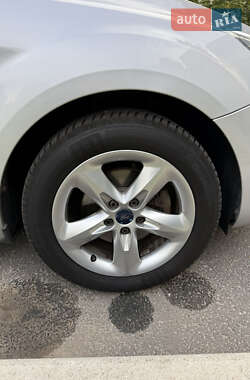 Хэтчбек Ford Focus 2010 в 