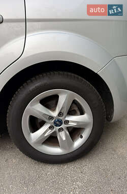 Хэтчбек Ford Focus 2010 в 