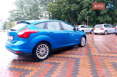Хетчбек Ford Focus 2012 в 