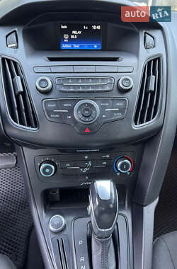 Хэтчбек Ford Focus 2015 в 