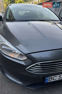 Хэтчбек Ford Focus 2015 в 