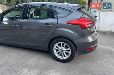 Хэтчбек Ford Focus 2015 в 