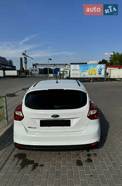Хэтчбек Ford Focus 2013 в 