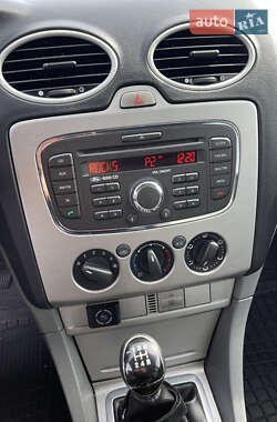 Хэтчбек Ford Focus 2011 в 
