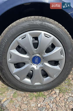 Хэтчбек Ford Focus 2011 в 