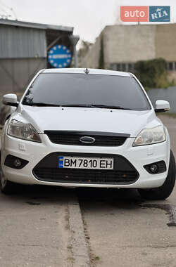 Хэтчбек Ford Focus 2010 в 