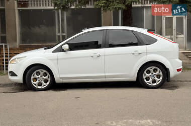 Хэтчбек Ford Focus 2010 в 