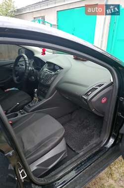 Хетчбек Ford Focus 2012 в 