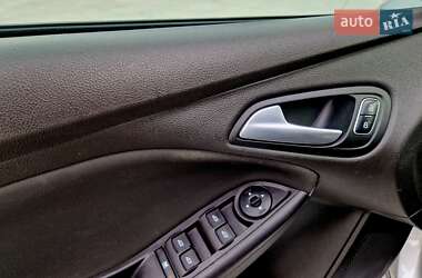 Седан Ford Focus 2015 в 