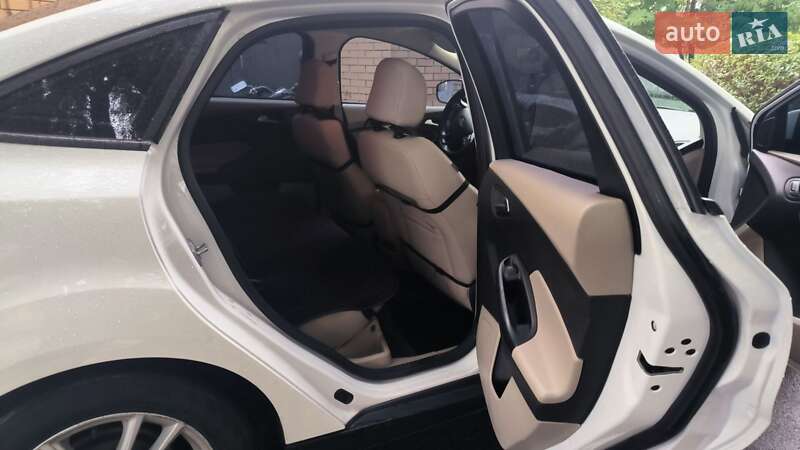 Седан Ford Focus 2016 в Киеве