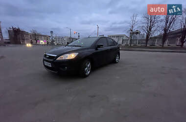 Хэтчбек Ford Focus 2011 в 