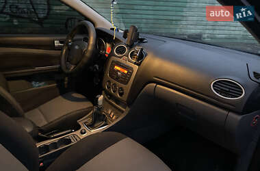 Хэтчбек Ford Focus 2011 в 