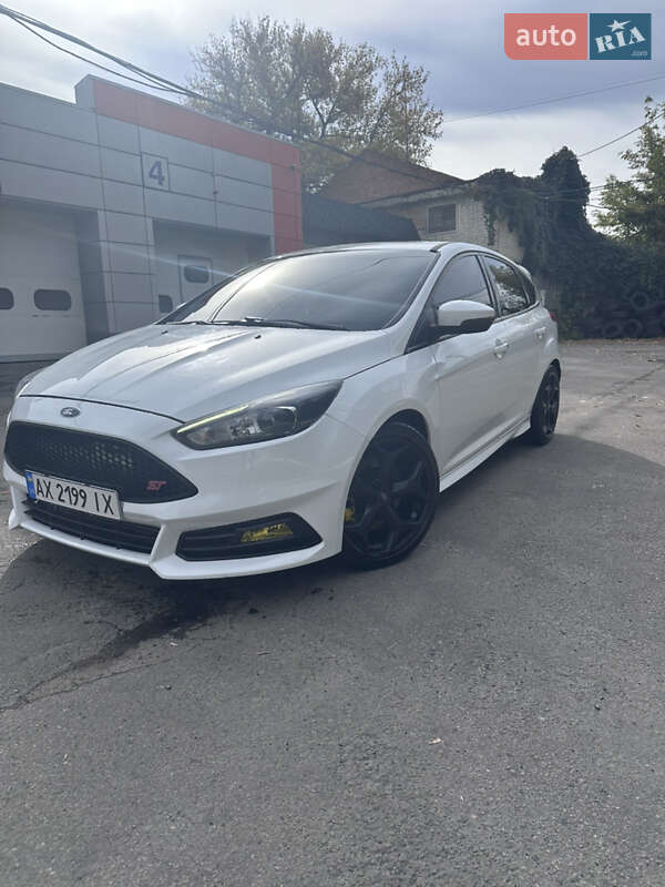 Хэтчбек Ford Focus 2016 в Харькове