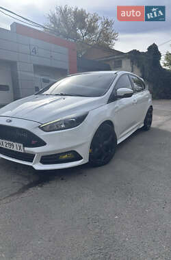 Хетчбек Ford Focus 2016 в 