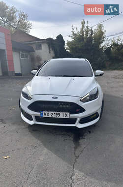 Хетчбек Ford Focus 2016 в 