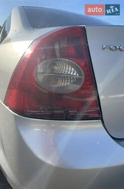 Седан Ford Focus 2010 в 