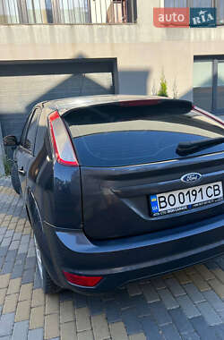 Хэтчбек Ford Focus 2011 в 