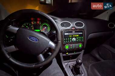 Хэтчбек Ford Focus 2006 в 