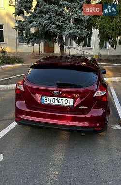 Хэтчбек Ford Focus 2013 в 