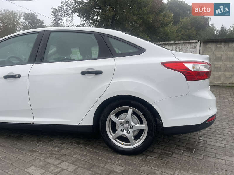 Седан Ford Focus 2013 в Стрию