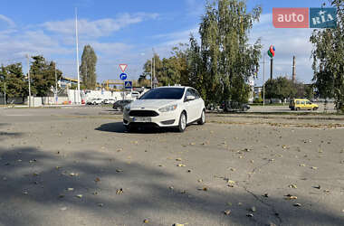 Хэтчбек Ford Focus 2015 в 