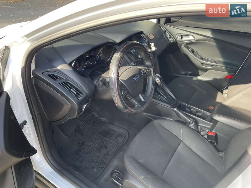 Хэтчбек Ford Focus 2015 в Киеве