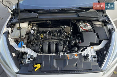 Хэтчбек Ford Focus 2015 в 