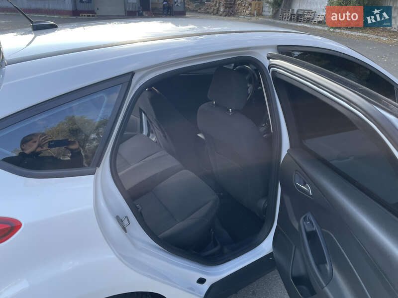 Хэтчбек Ford Focus 2015 в Киеве