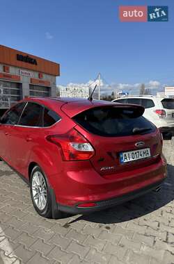 Хэтчбек Ford Focus 2011 в 