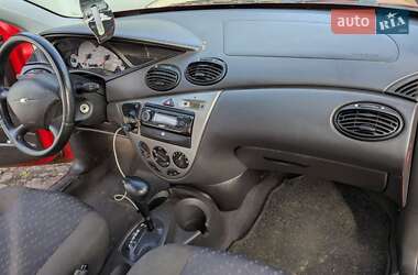 Хэтчбек Ford Focus 2003 в 