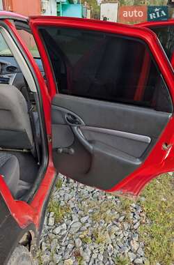 Хэтчбек Ford Focus 2003 в 