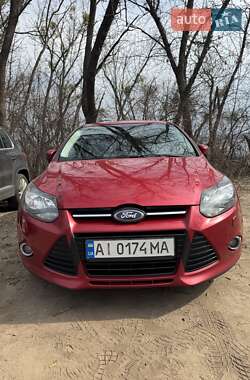 Хэтчбек Ford Focus 2011 в 
