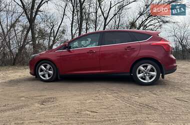 Хэтчбек Ford Focus 2011 в 
