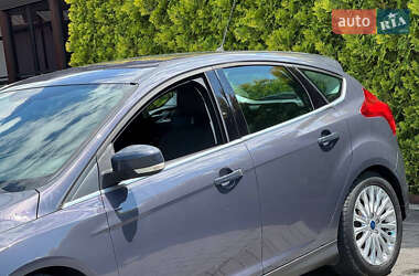 Хэтчбек Ford Focus 2012 в 