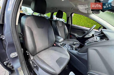 Хэтчбек Ford Focus 2012 в 