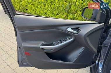 Хэтчбек Ford Focus 2012 в 