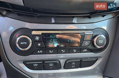 Хэтчбек Ford Focus 2012 в 
